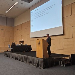 Loading...