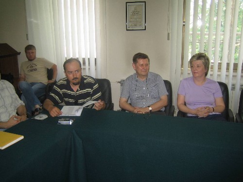 Loading...
