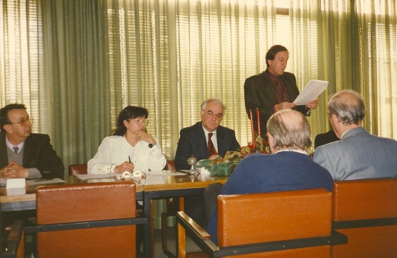 Tajnik doc. Sorić podnosi izvješće na Skupštini 1994.
